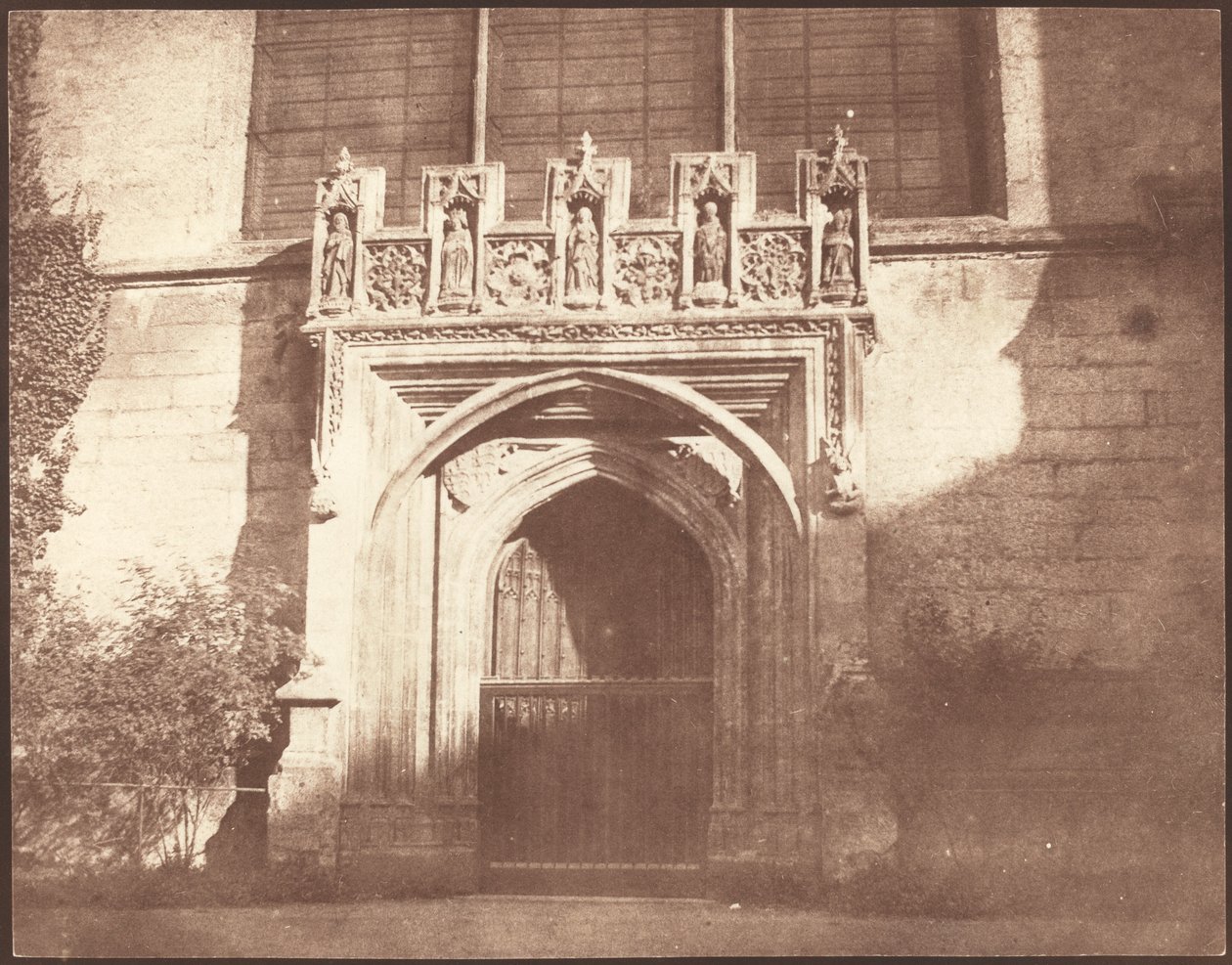 Egy ősi ajtó az oxfordi Magdalen College-ban alkotó: William Henry Fox Talbot