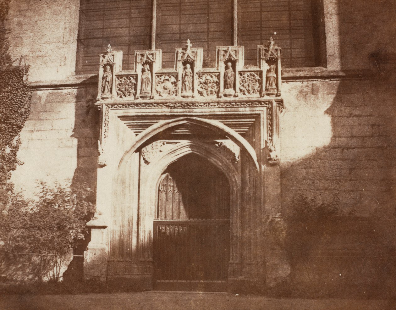Ancient Door, Magdalen College, Oxford alkotó: William Henry Fox Talbot