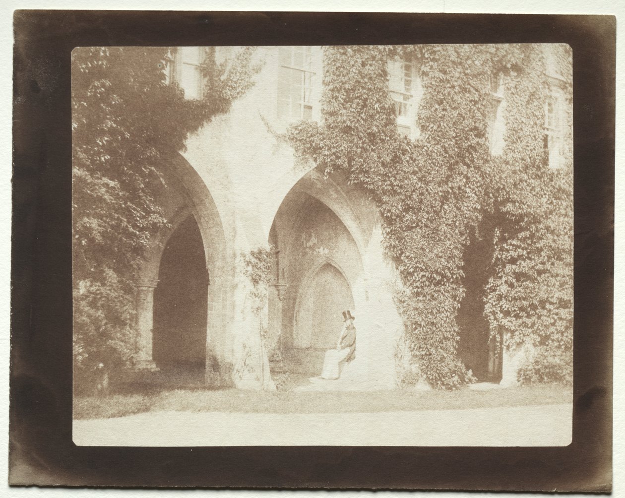 Calvert Jones a Lacock Abbey sekrestyéjében ül alkotó: William Henry Fox Talbot