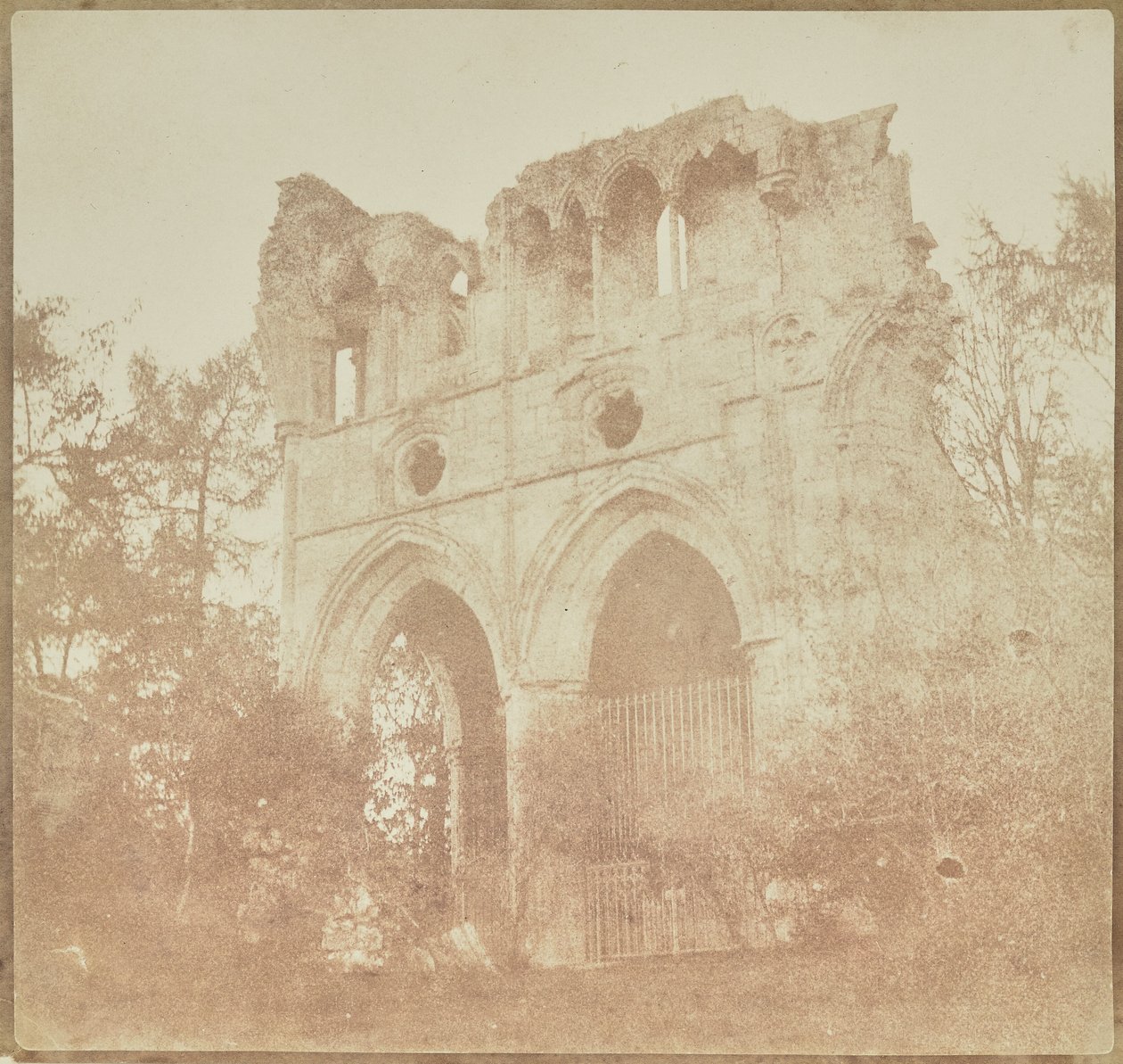 Dryburgh-apátság, Sir Walter Scott sírja alkotó: William Henry Fox Talbot