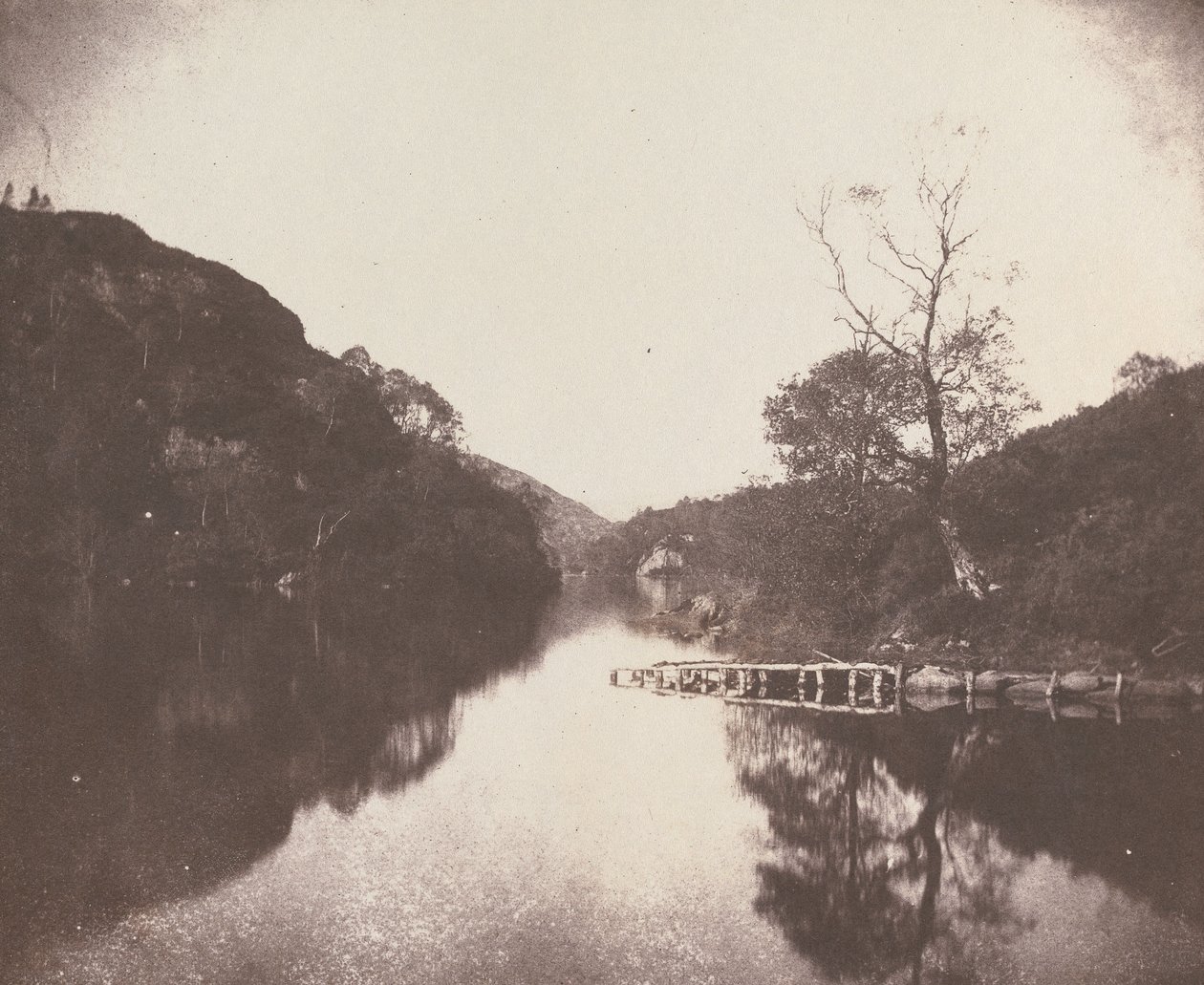 A Loch Katrine mólója, jelenet „A tó asszonyá”-ból alkotó: William Henry Fox Talbot