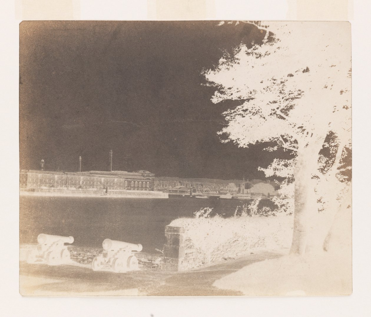 Royal William Victualling Yard, Plymouth, a Mount Edgecumbe felől alkotó: William Henry Fox Talbot