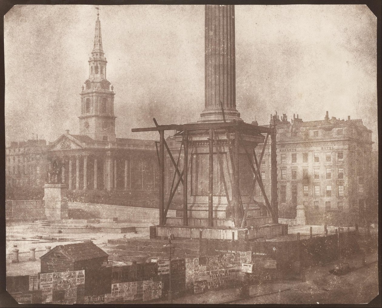 A Trafalgar téren épülő Nelson-oszlop alkotó: William Henry Fox Talbot