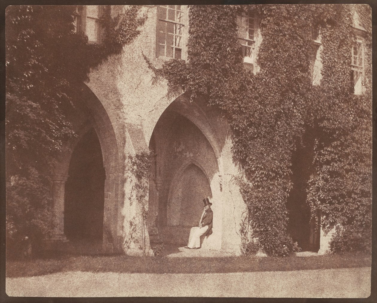 Calvert Jones tiszteletes a lacocki apátság kerengőiben alkotó: William Henry Fox Talbot