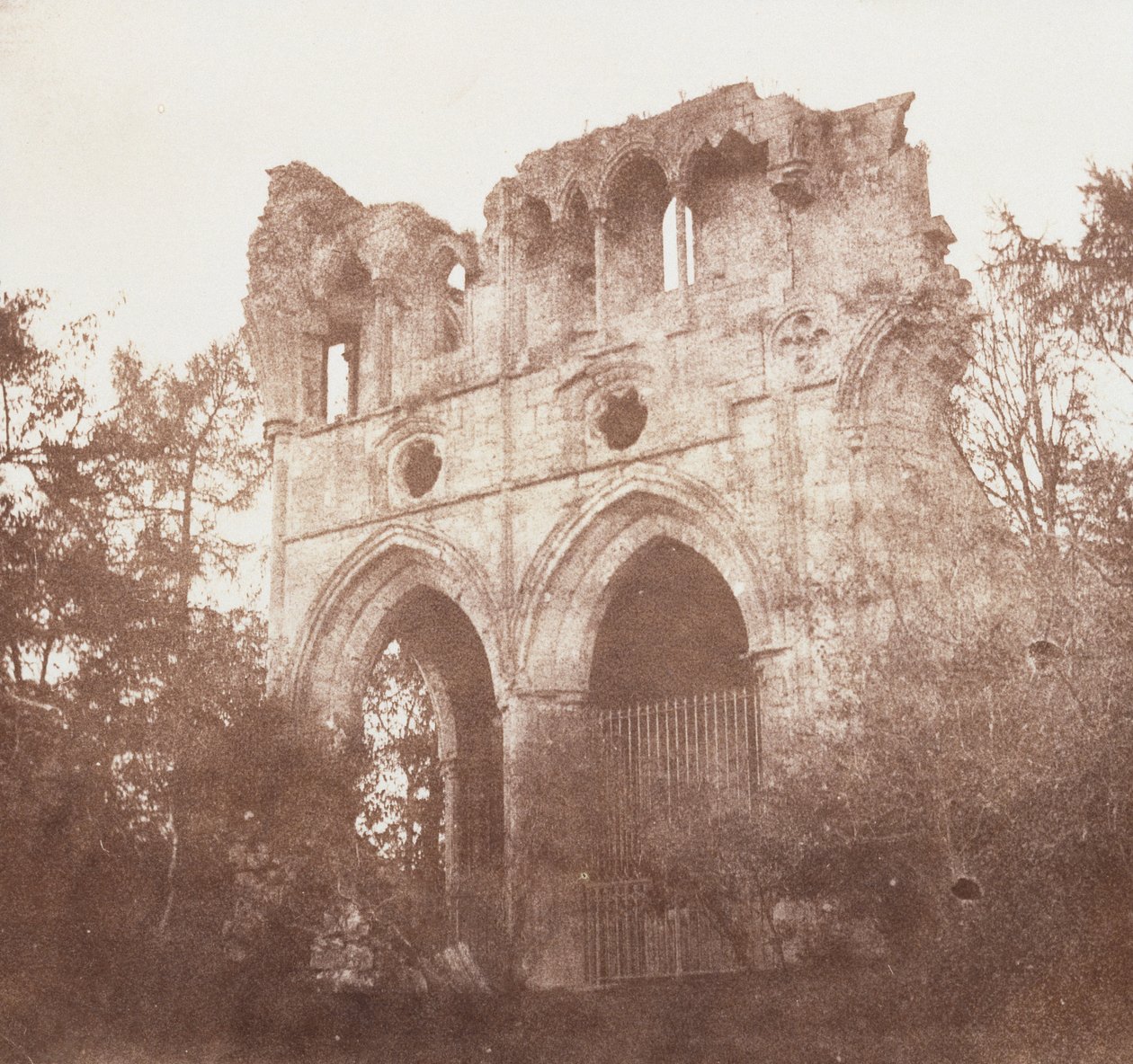 Sir Walter Scott sírja, 1844 körül (sózott papírnyomat) alkotó: William Henry Fox Talbot