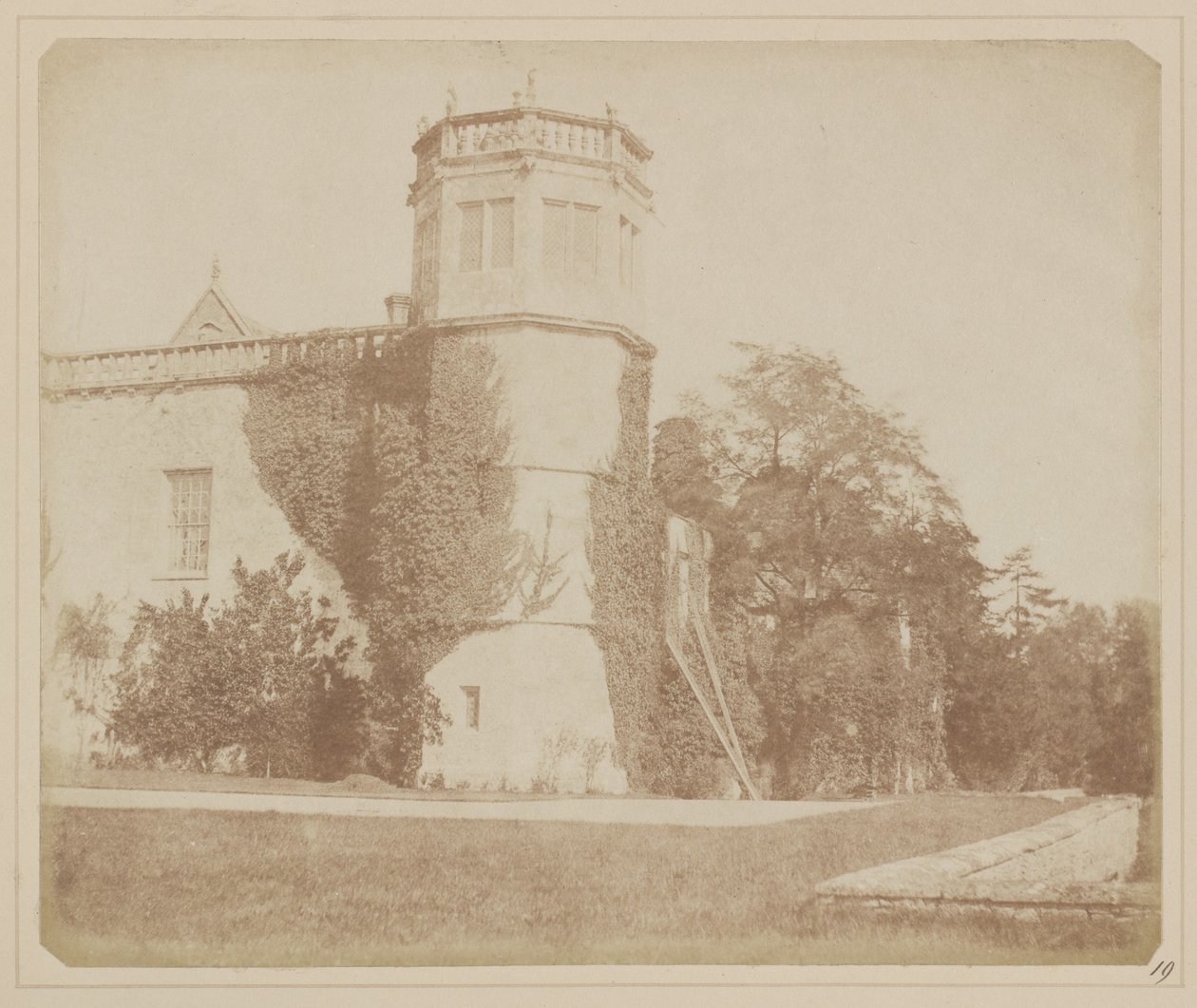 A lacocki apátság tornya alkotó: William Henry Fox Talbot