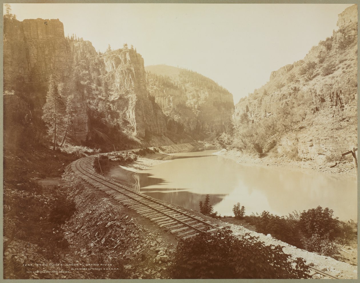 Echo Cliffs, a Grand River kanyonja, Glenwood Extension, Colorado, 1885. alkotó: William Henry Jackson