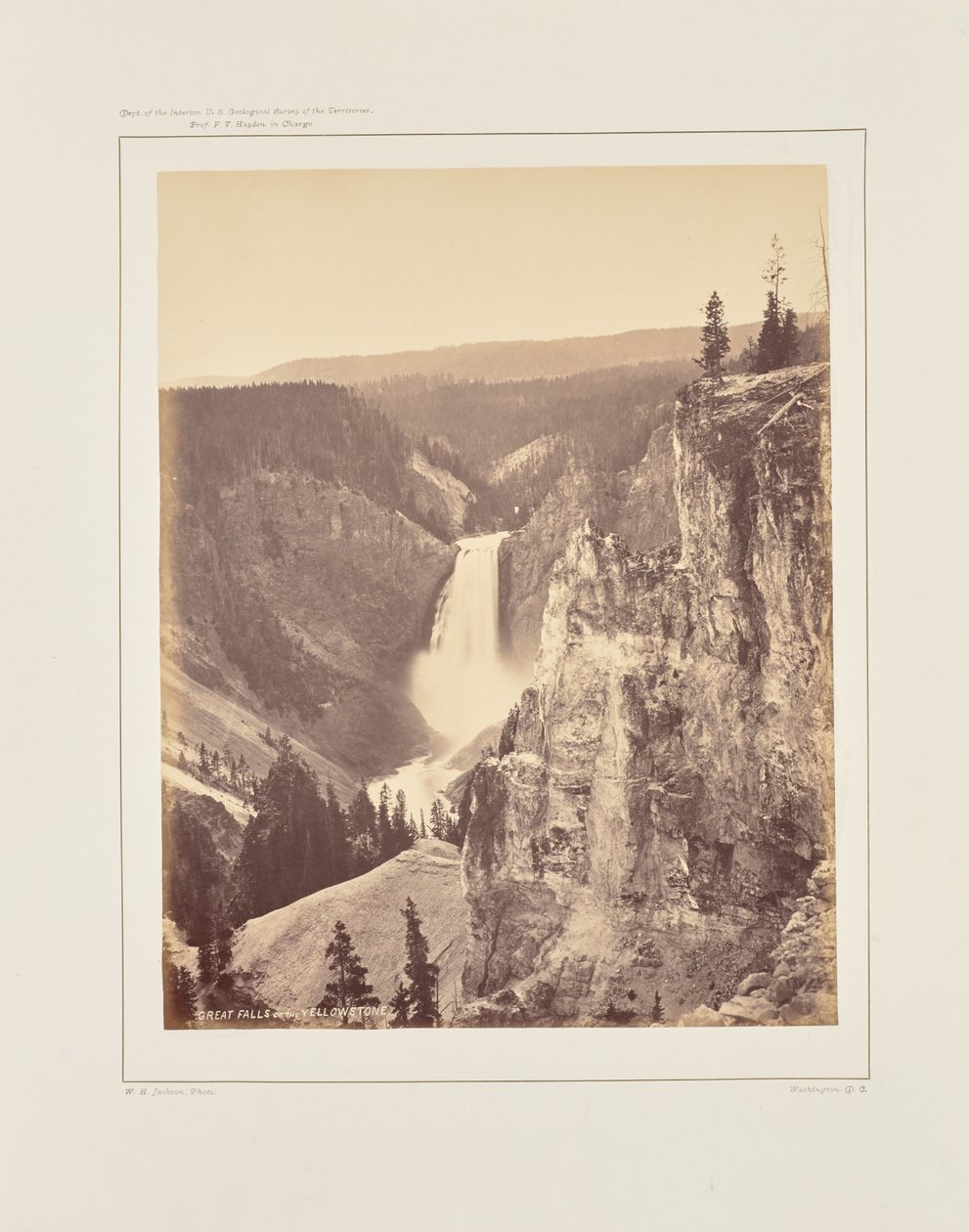 A Yellowstone alsó vízesése, távoli kilátás alkotó: William Henry Jackson