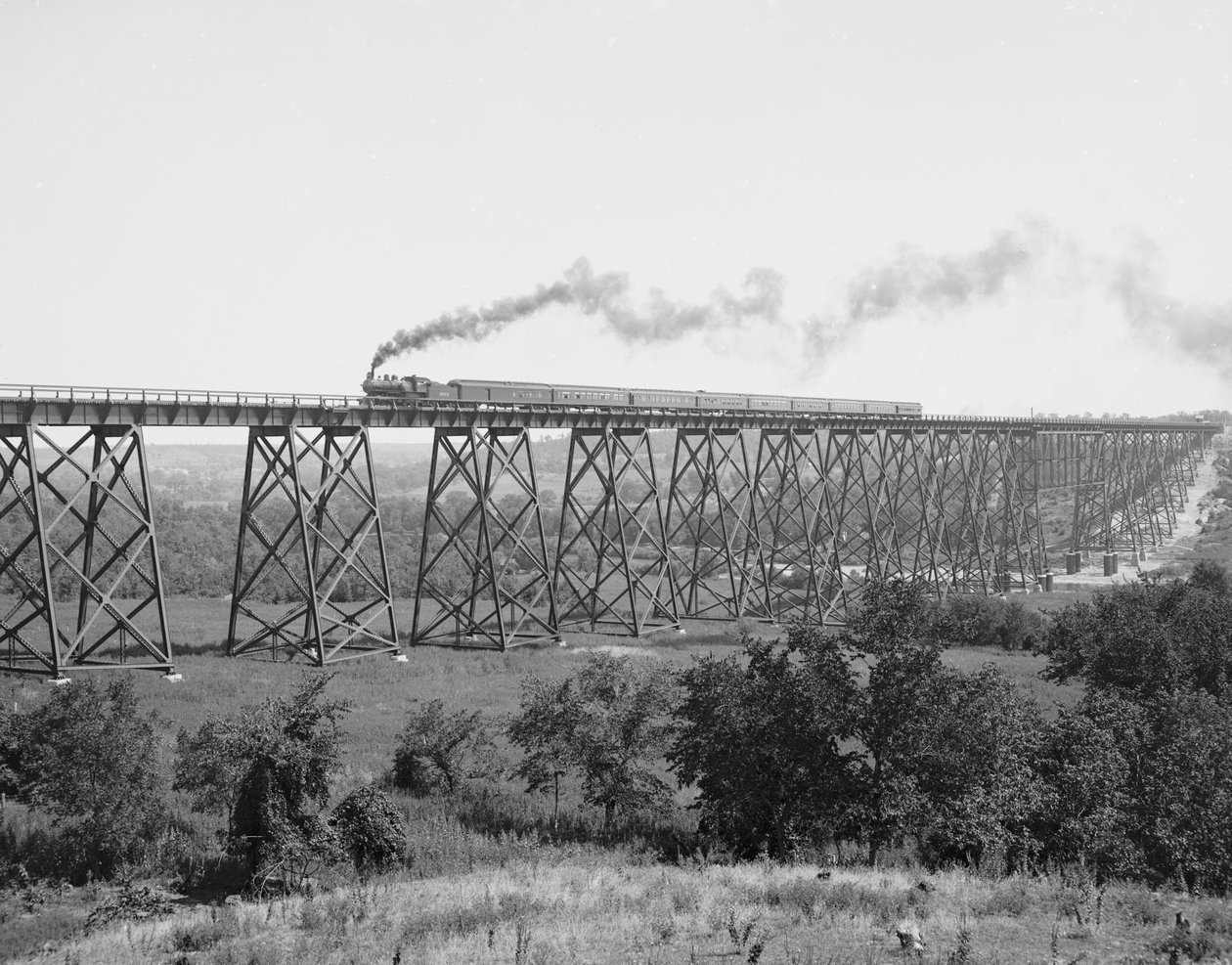 Vasúti híd a Des Moines folyón, 1900 körül (f/w fotó) alkotó: William Henry Jackson