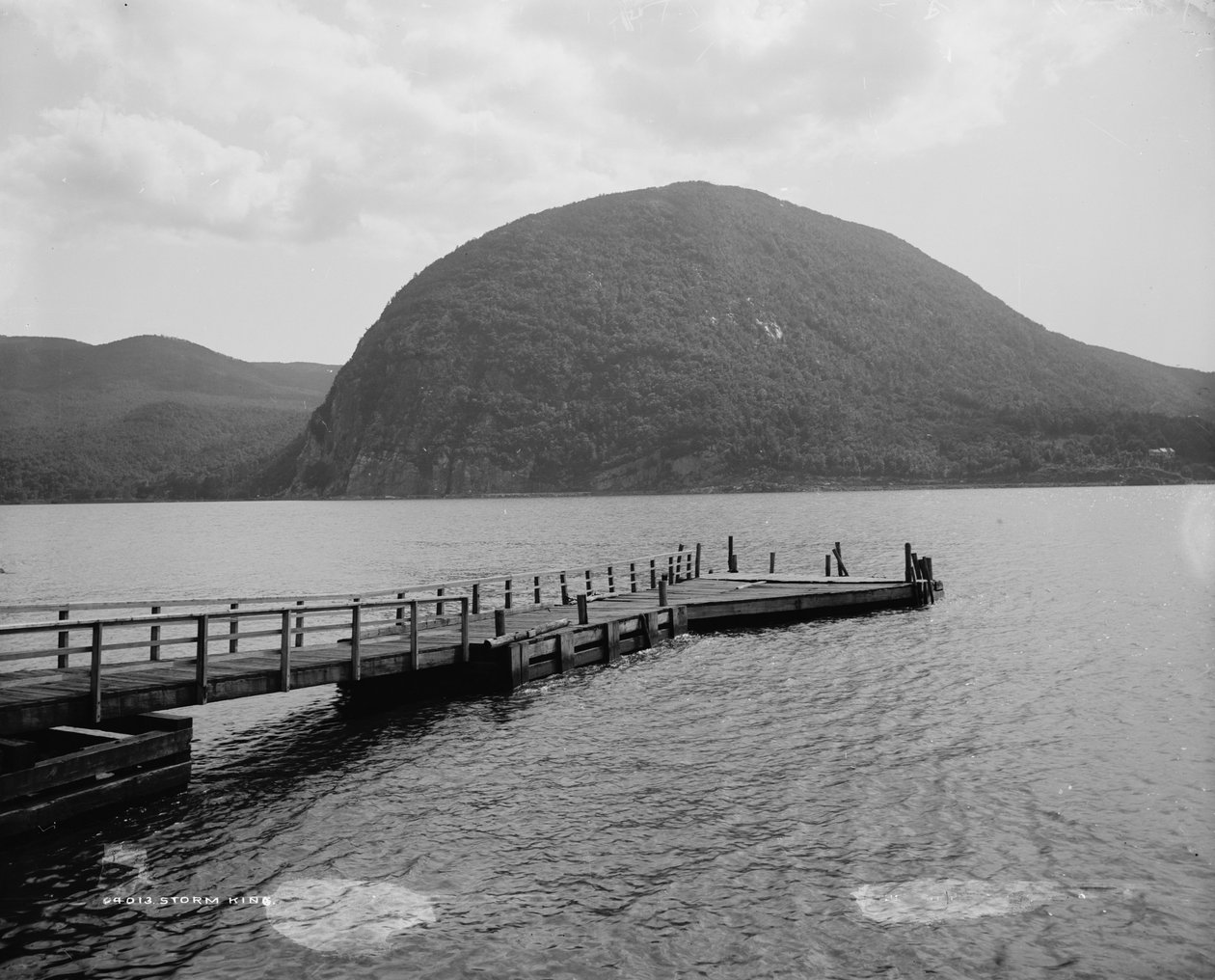 Storm King Mountain, New York, 1880-97 körül alkotó: William Henry Jackson