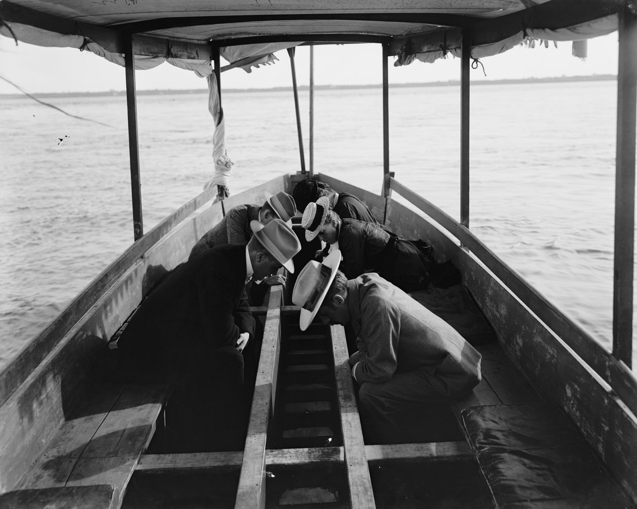 A tengeri kertek megtekintése a hajófenéken keresztül, Nassau, Bahama-szigetek, 1900 alkotó: William Henry Jackson