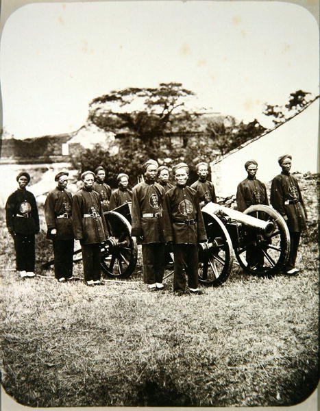 Kínai katonák, 1875 körül (albumnyomat) alkotó: William Saunders
