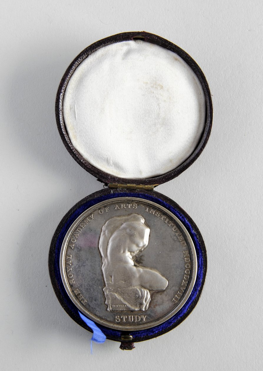R.A. George Framptonnak ítélték oda 1884.12.10-én a legjobb figuramodellért (fém) alkotó: William Wyon
