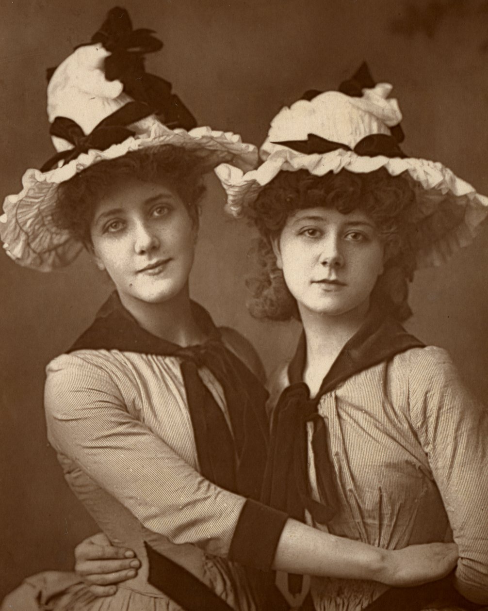 Két rózsa, Maude Millett és Annie Hughes, brit színésznők, 1888 alkotó: William and Daniel Downey