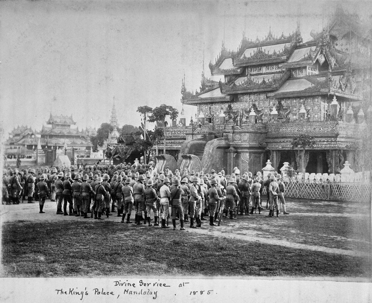 Isteni szolgálat a királyi palotában, Mandalay, 1885. alkotó: Willoughby Wallace Hooper