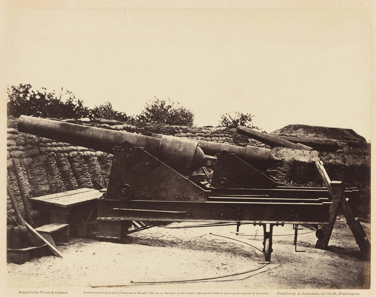 1. számú akkumulátor, Yorktown közelében? No. 1., 1862. május (szőtt papírra erősített albuminanyomat) alkotó: Wood and Gibson Wood and Gibson