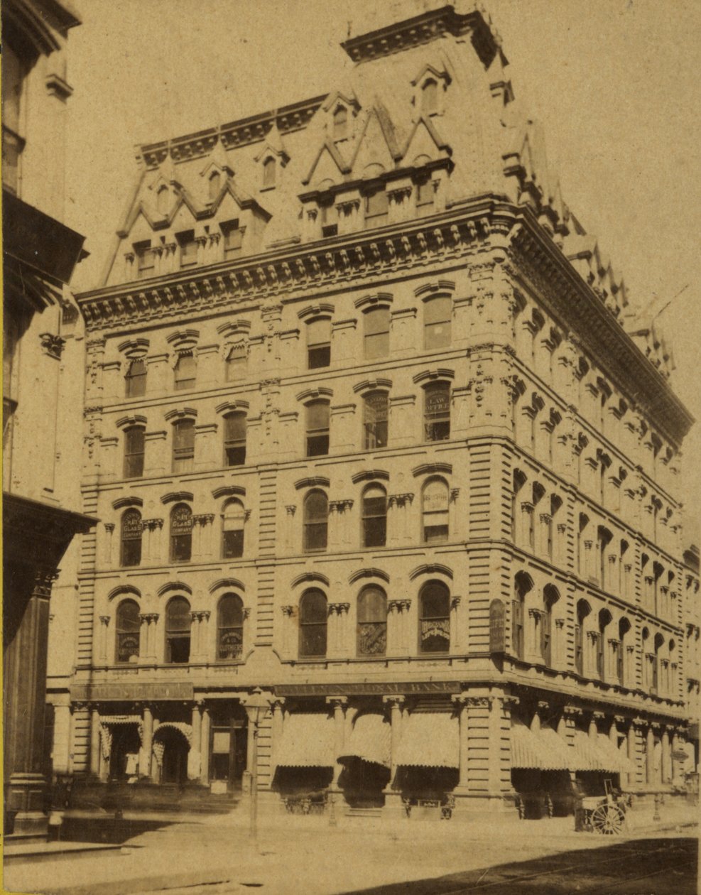 énekes Varrógép Company Building. Fifth Street (Broadway) és Locust Street. Az 1870 -es évek elején épült alkotó: Woodward Stereoscopic Company