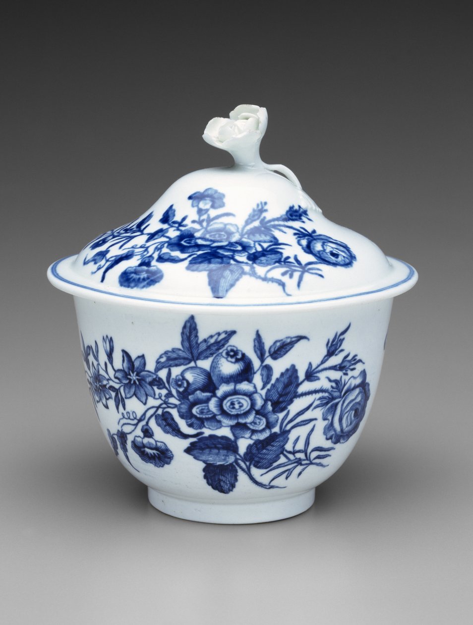 Fedett cukortál, c. 1760-1780 (lágypaszta porcelán) alkotó: Worcester Porcelain Manufactory