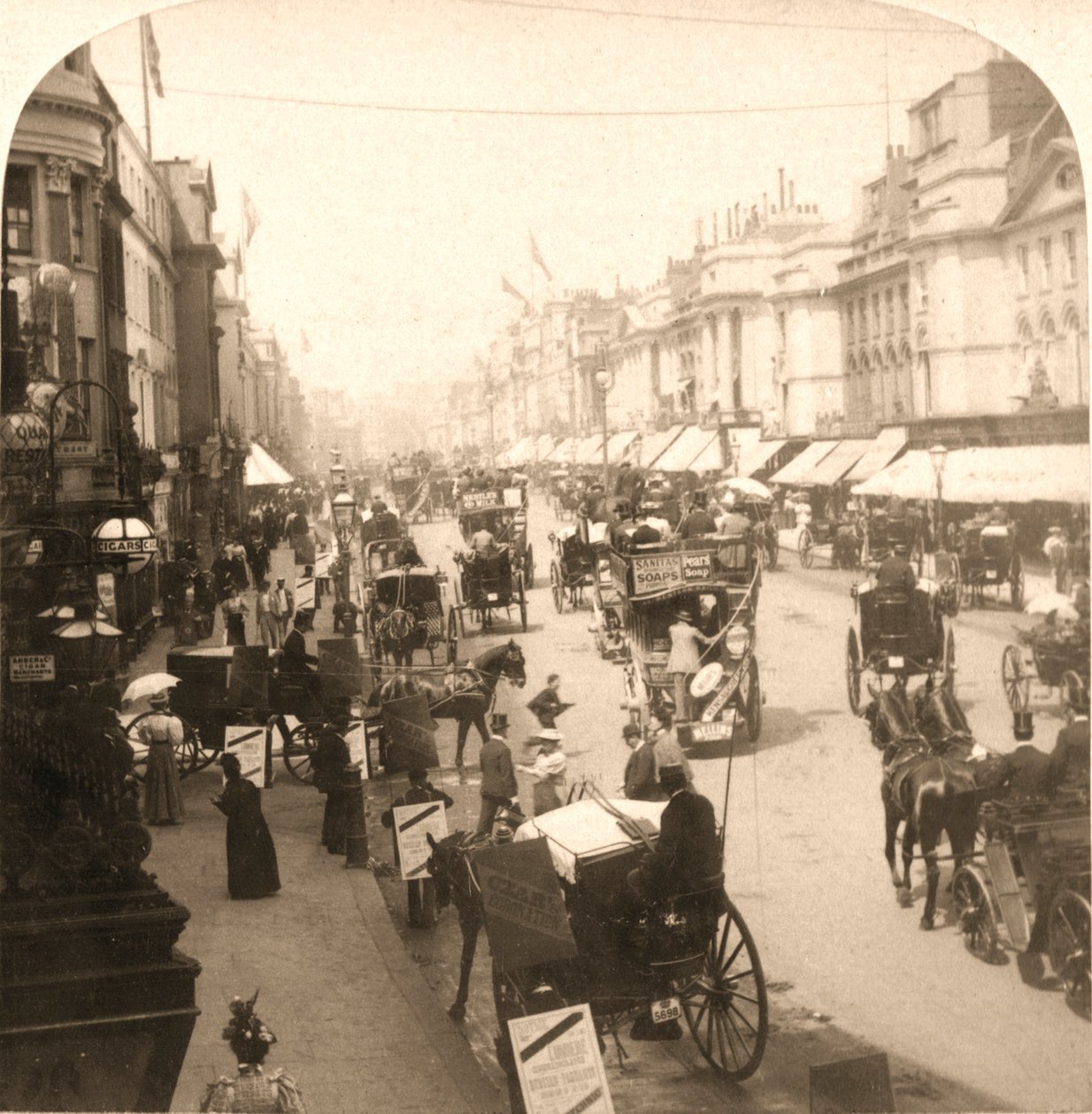 Regent Street, London, 1896. alkotó: Works and Sun Sculpture Studios