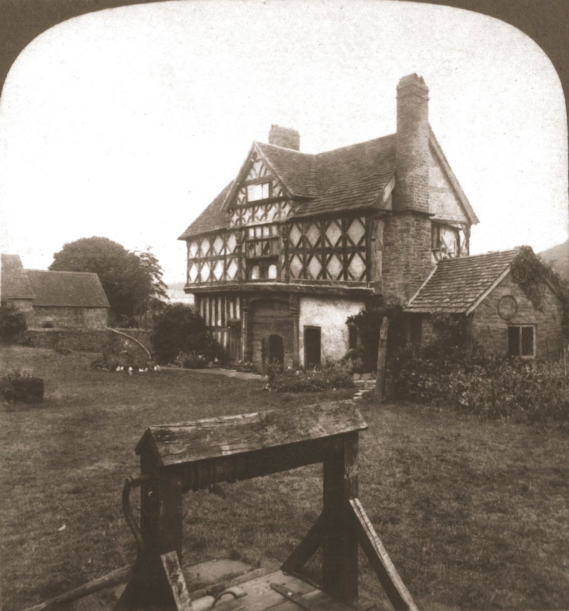 Stokesay kastély, Anglia, Az ókori vár, 1900. alkotó: Works and Sun Sculpture Studios