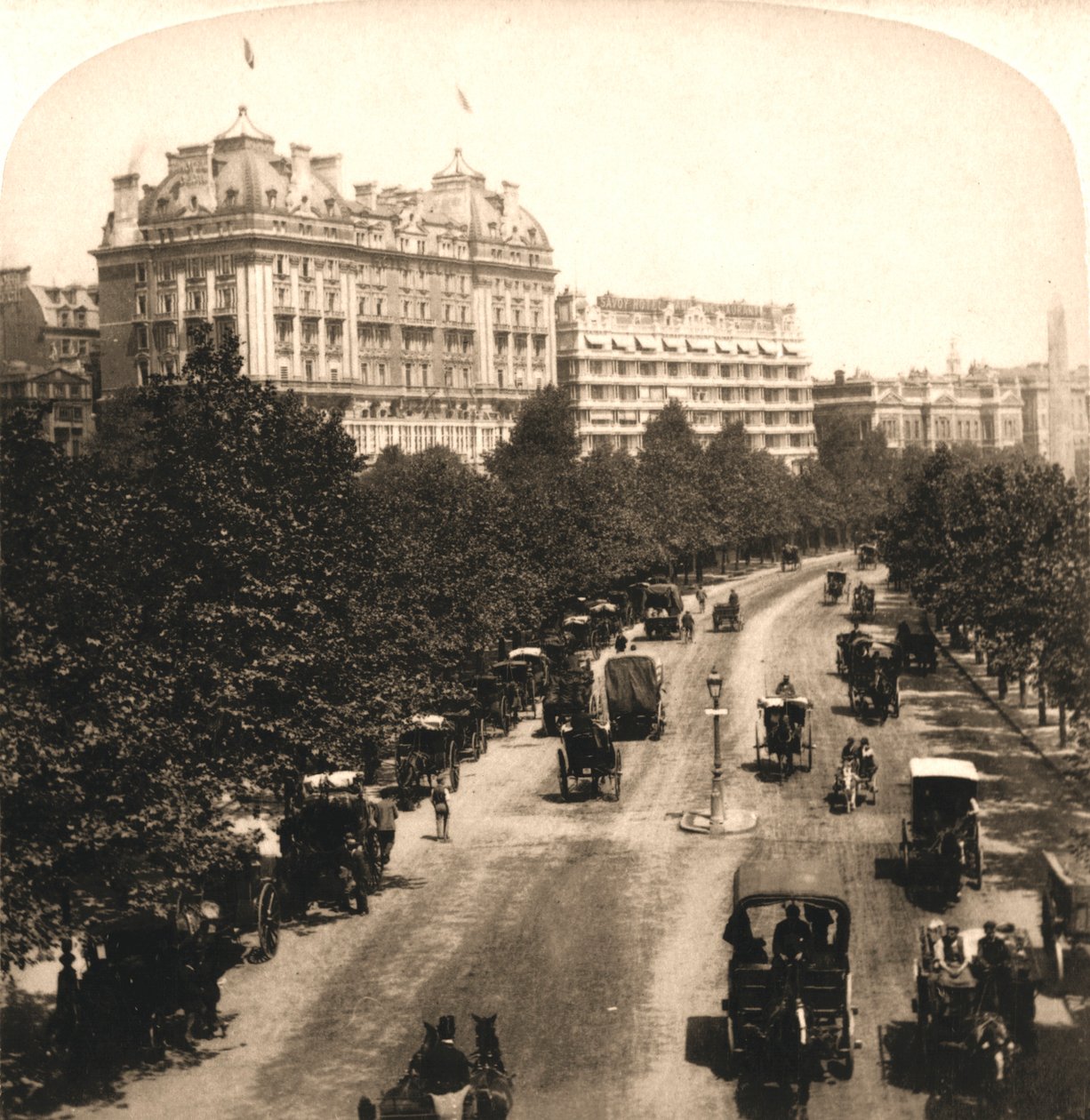 A Cecil és Savoy Hotels, London, 1896. alkotó: Works and Sun Sculpture Studios