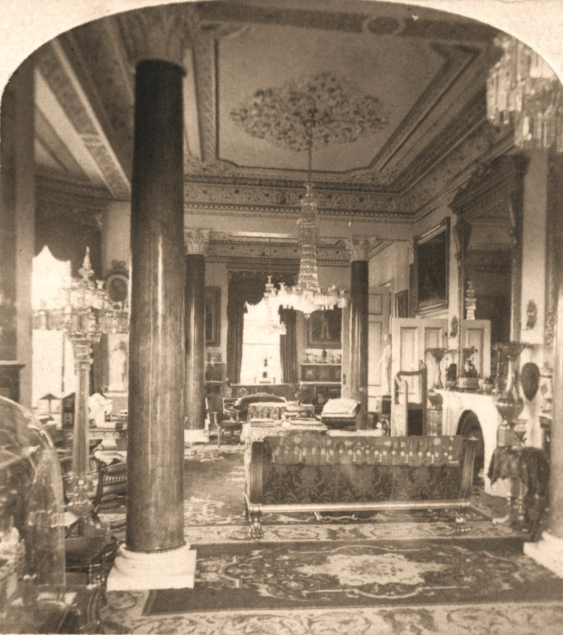 The Drawing Room, Queen Victorias Marine Residence, Osborne House, I.O.W, 1900. alkotó: Works and Sun Sculpture Studios