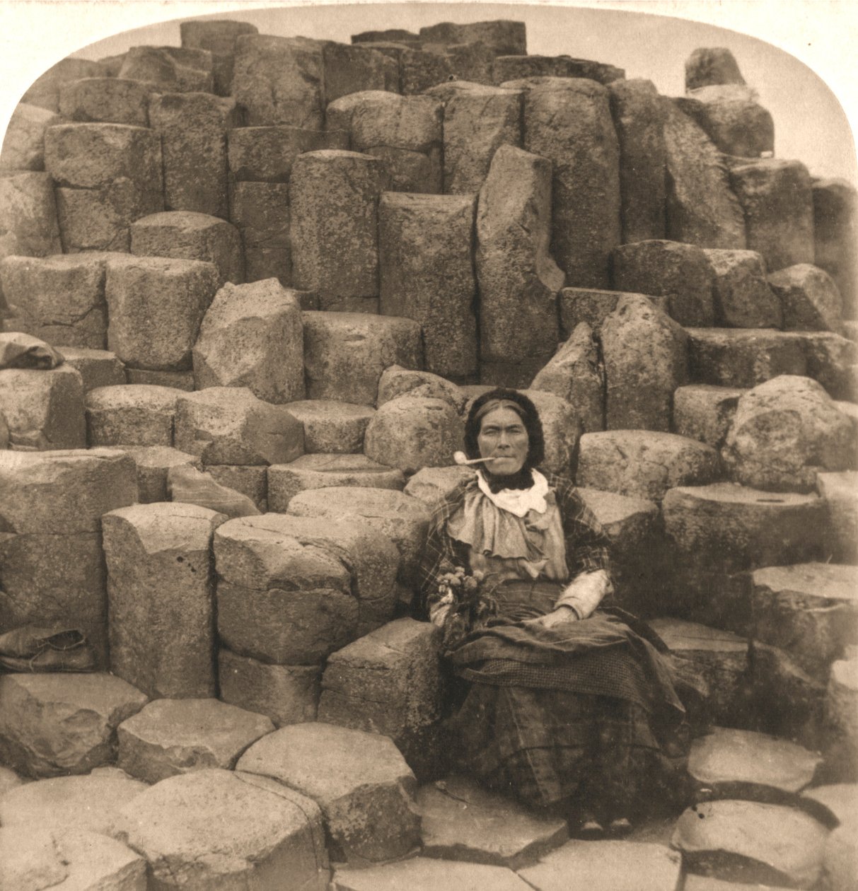 The Wishing Chair, Giants Causeway, Írország, 1897. alkotó: Works and Sun Sculpture Studios