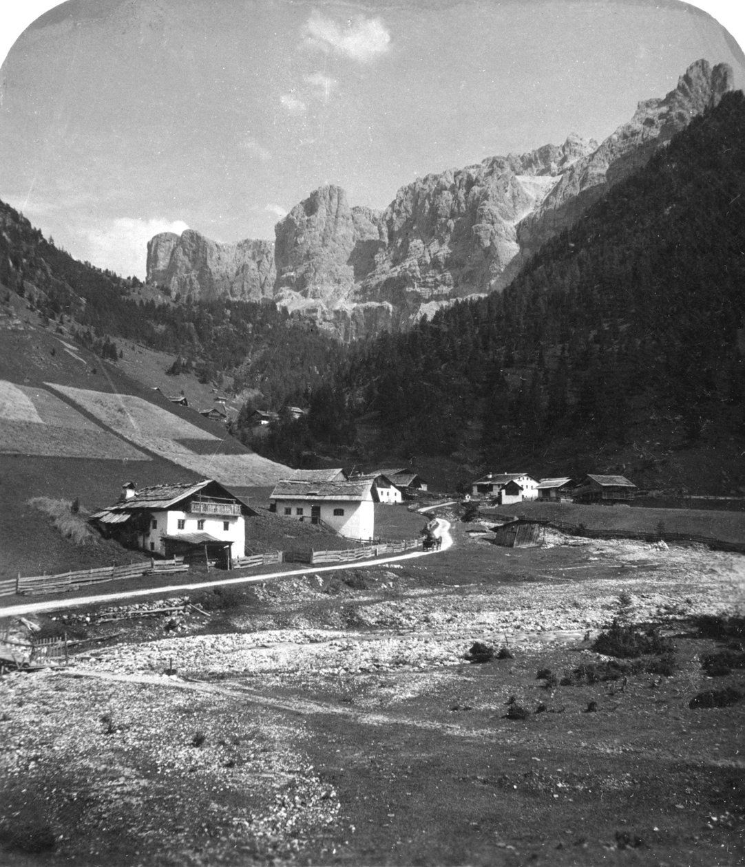Egy völgy Wolkensteinben, Tirolban, az 1900-as években. alkotó: Wurthle and Sons