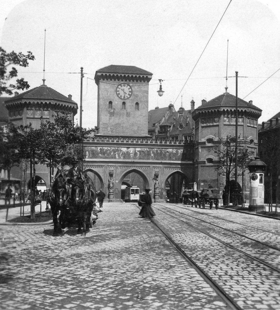 Isartor Isar Gate, München, Németország, 1900-as évek. alkotó: Wurthle and Sons