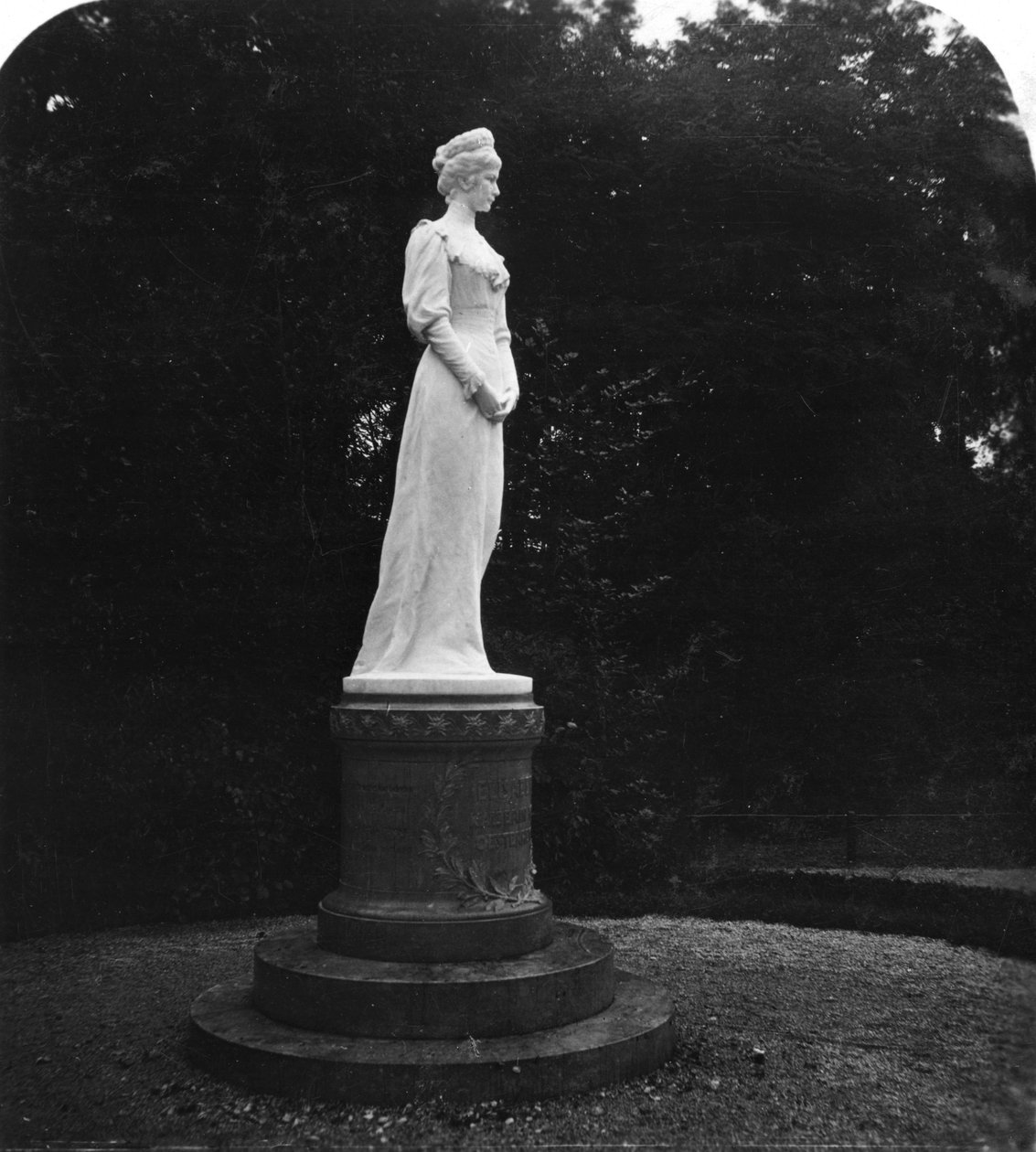 Orosz Erzsébet szobra 1709-1762, Salzburg, Ausztria, 1900-as évek. alkotó: Wurthle and Sons