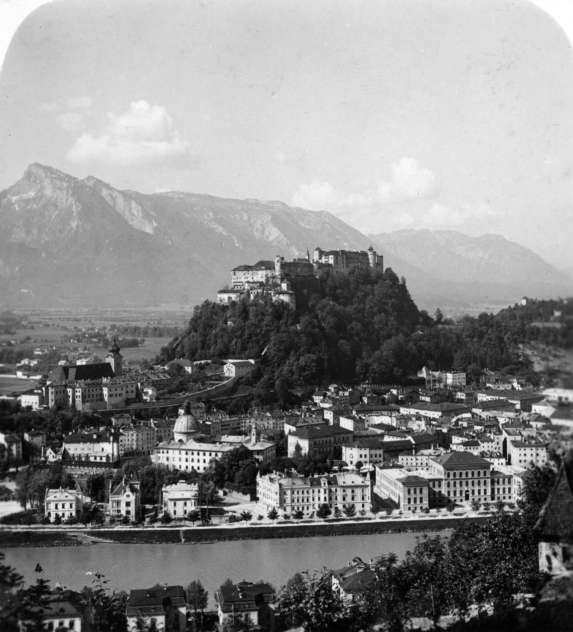 A Kapuzinerberg, Salzburg, Ausztria, 1900 körül alkotó: Wurthle and Sons