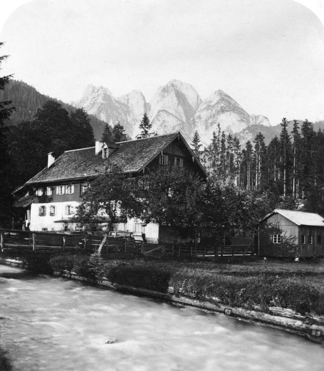 A kovácsok Gosauban, Salzkammergutban, Ausztriában, az 1900-as években. alkotó: Wurthle and Sons