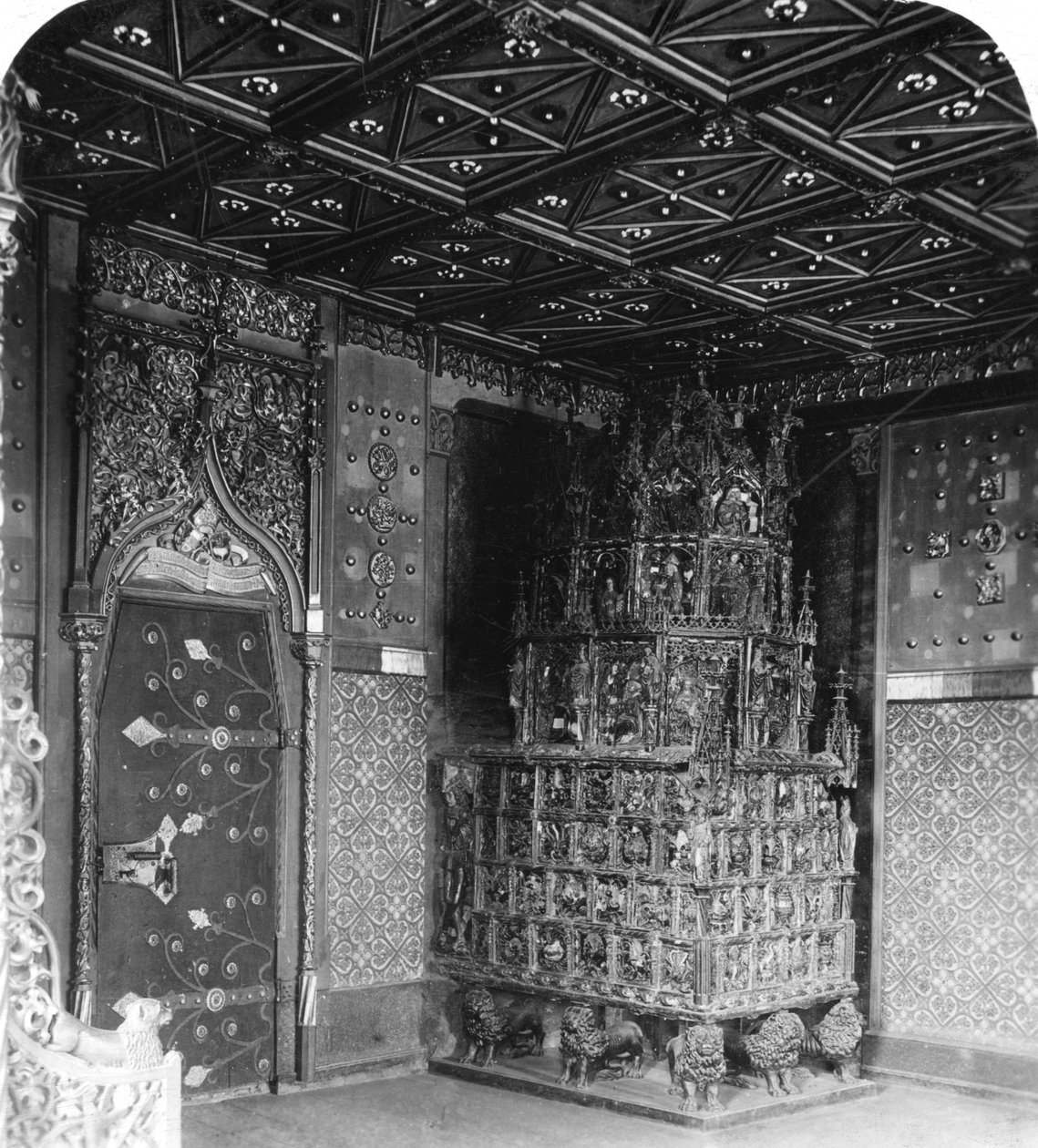 A kemence a hercegi kamarában, Festung Hohensalzburg, Salzburg, Ausztria, 1900-as évek. alkotó: Wurthle and Sons