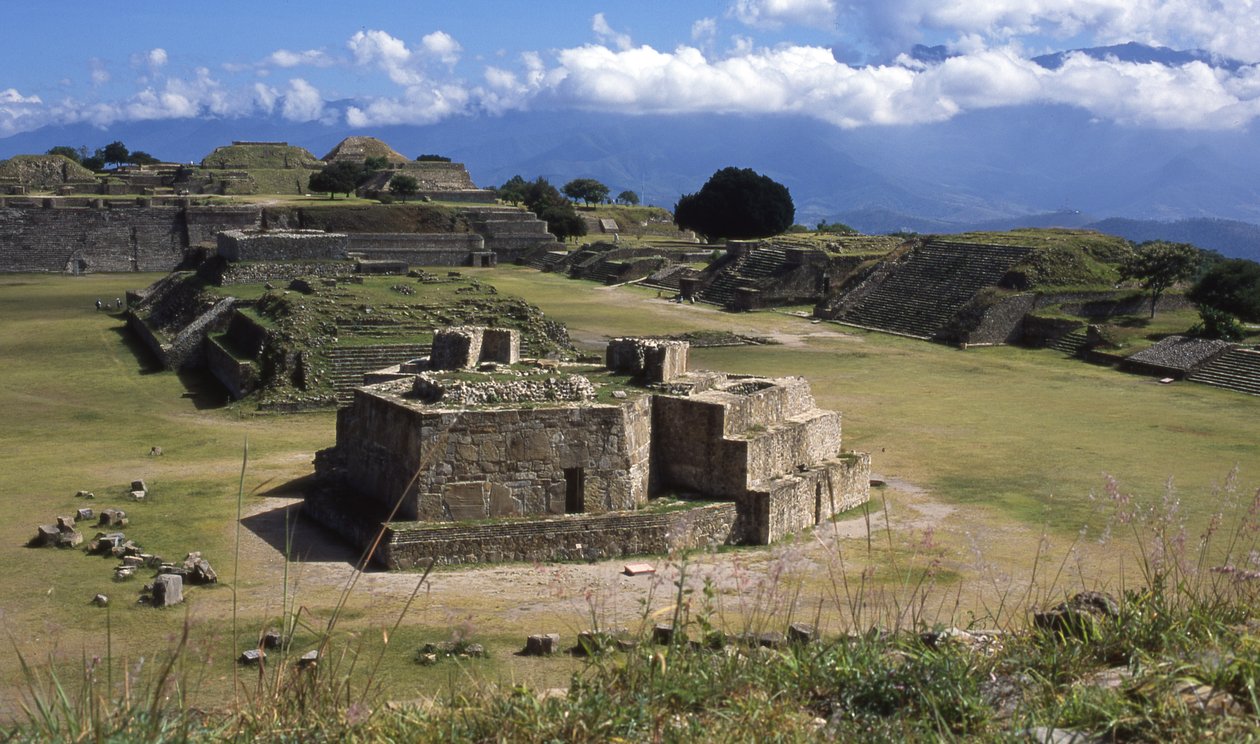Csillagvizsgáló, a Main Plaza, klasszikus korszak alkotó: Zapotec