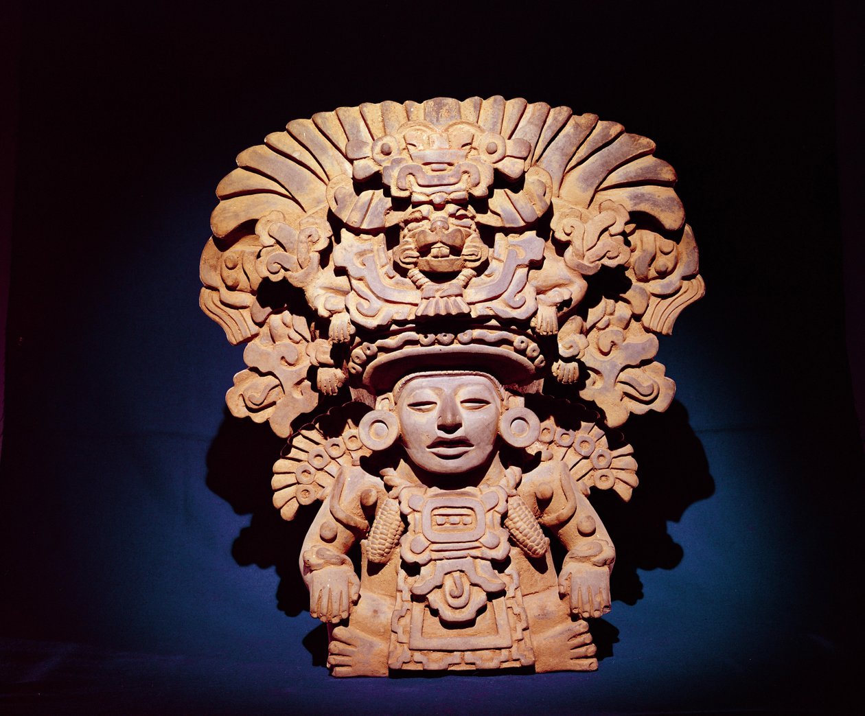 Kukoricaistent ábrázoló urna, Monte Alban III stílus (kerámia) alkotó: Zapotec