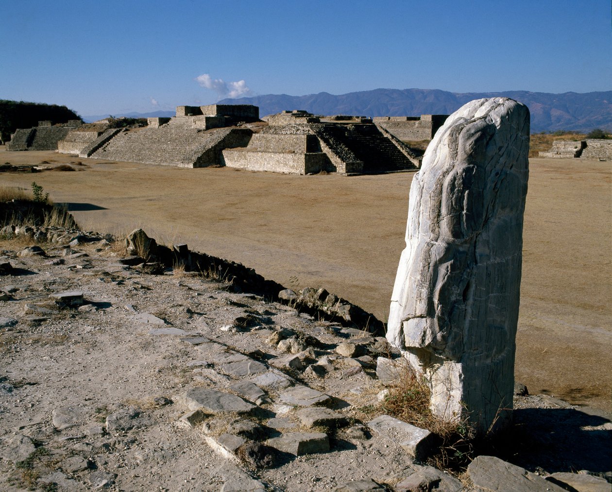 Kilátás az emlékművekre I, H, G alkotó: Zapotec Zapotec