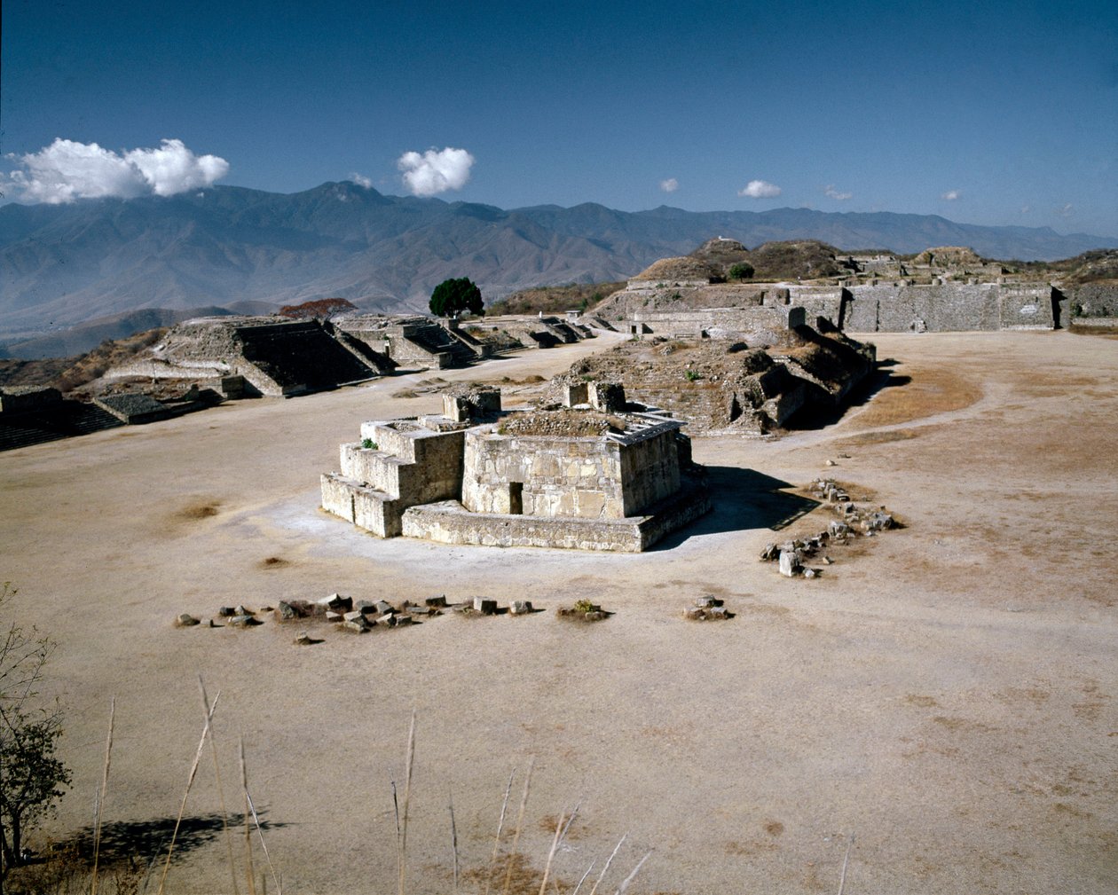 Kilátás a déli területre alkotó: Zapotec Zapotec