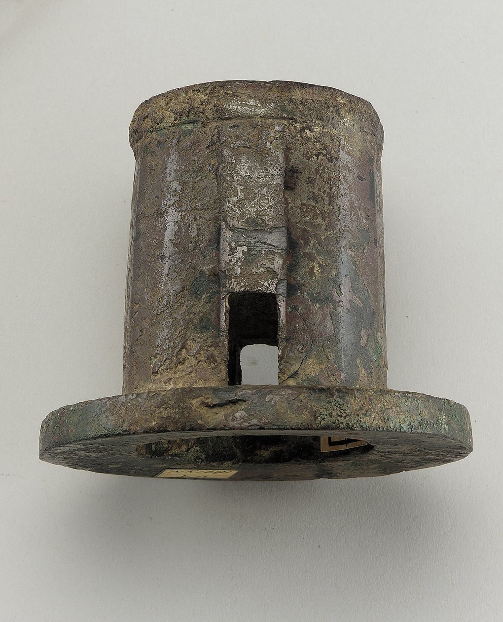A szekér szerelvénye: tengelysapka (bronz) alkotó: Zhou Dynasty Chinese School