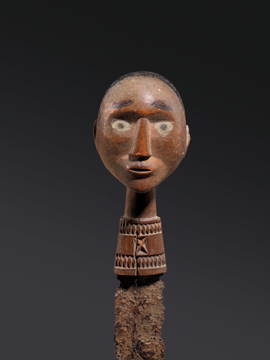 Kés (acél és fa) alkotó: Zimbabwean