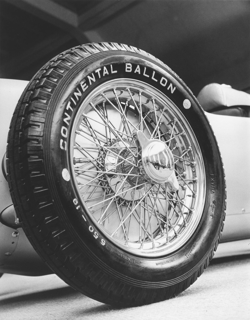 Egy 1911-es Auto-Union versenyautó első kereke, 1934-1935 körül alkotó: Zoltan Glass