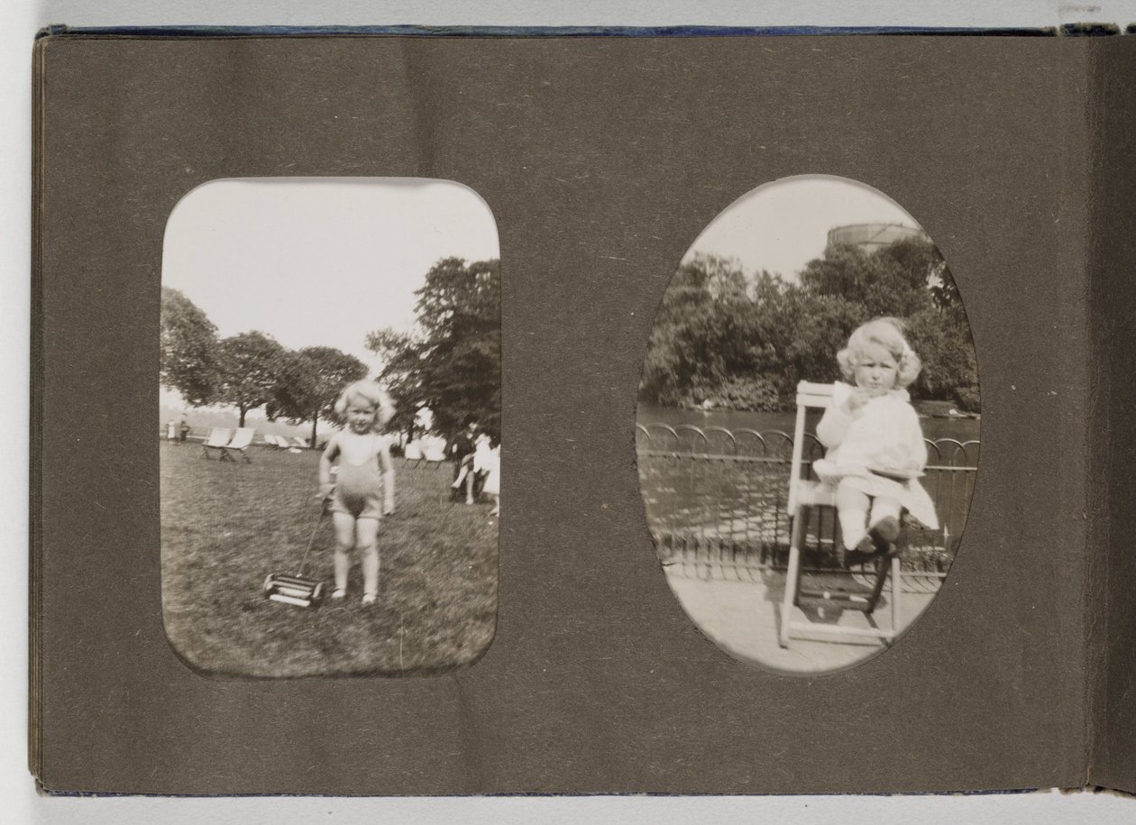Egy 20th Century Family Snapshot album, c alkotó: Frederick (attr. to) Barnard