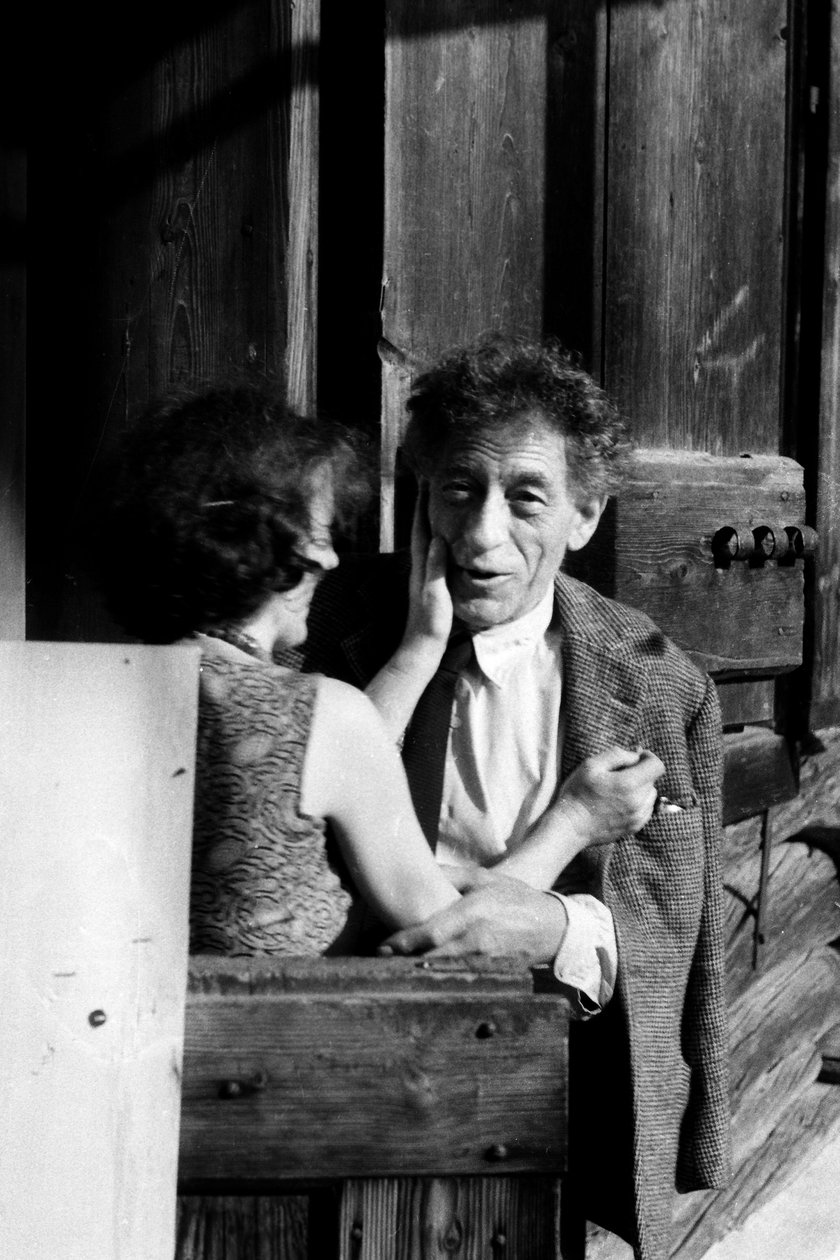 Alberto Giacometti otthoni műhelyében, feleségével, Annette Arm-mal (f/w fotó alkotó: John Pardon