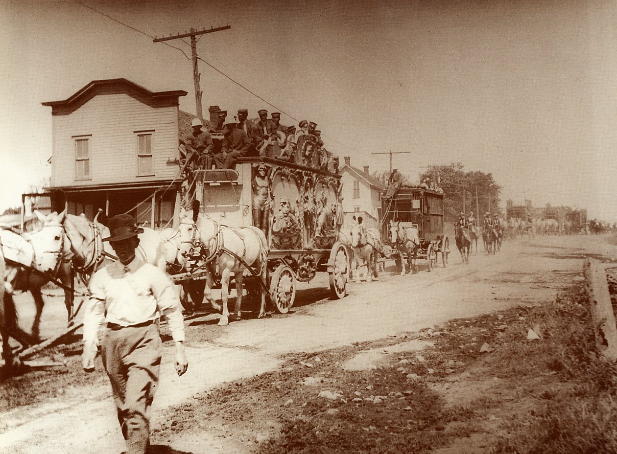Cirkusz jön a városba, 1905 körül (fotó) alkotó: . .