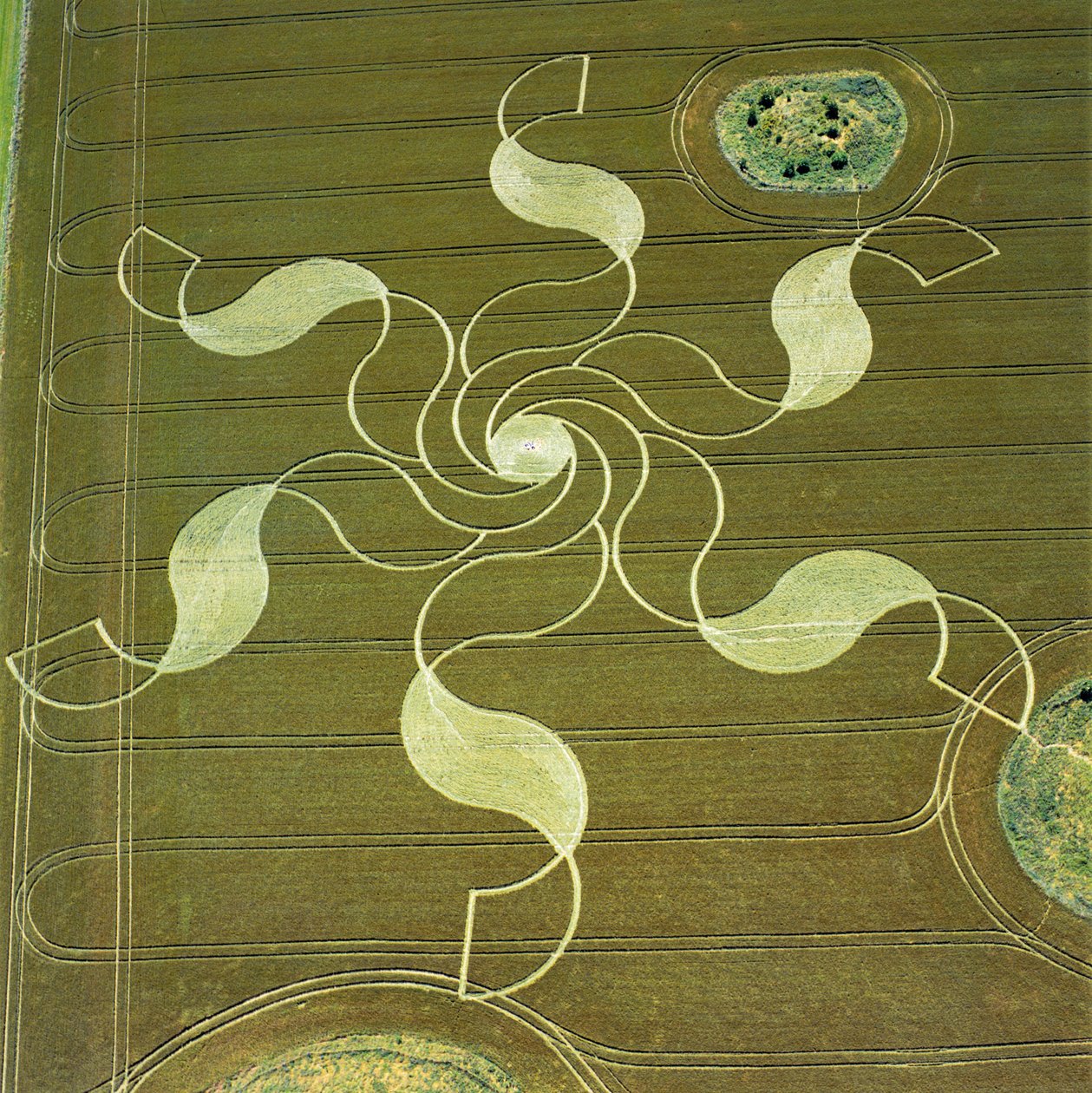 Gabonakör a búzamezőn, Stonehenge, Wiltshire, 2002. július 4. (légi fénykép) alkotó: Ferdinand Georg Waldmuller