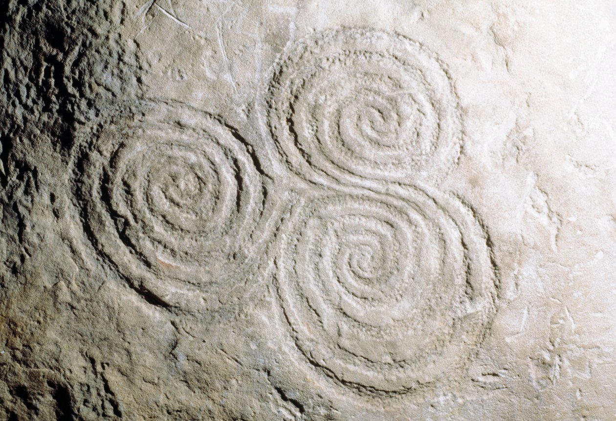 Részlet görbe vonalú sziklametszetekről a Newgrange-i kőkorszaki átjáró sírjában (az Unesco világörökségi listája) alkotó: Georg Carl Heinrich Dollmann