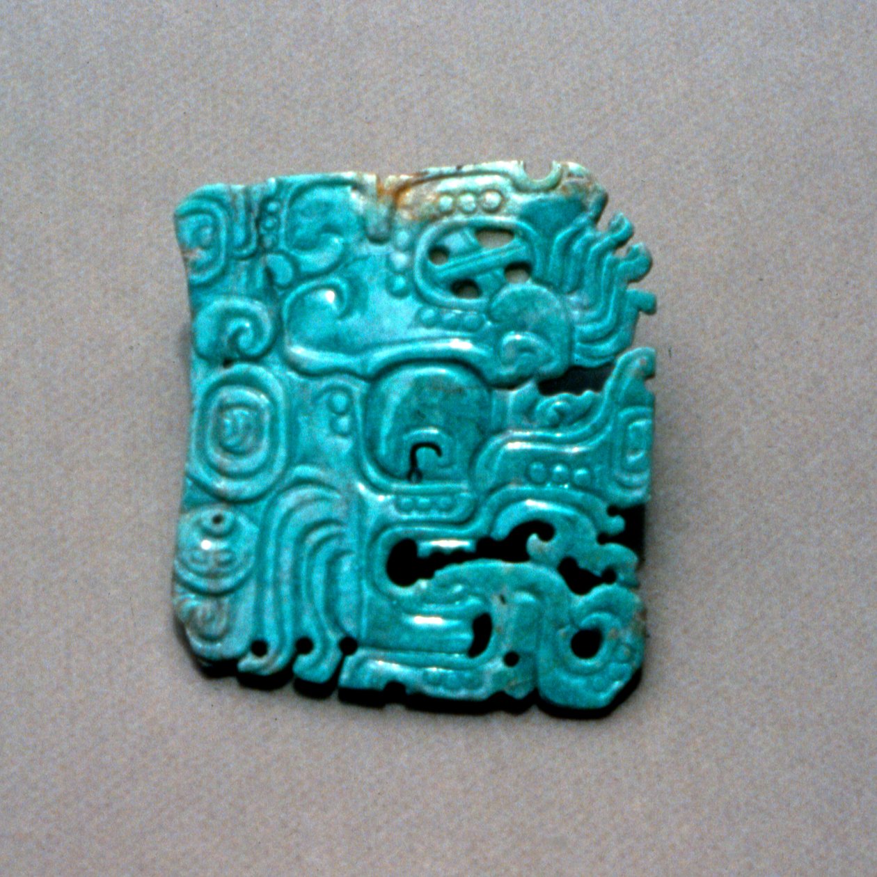 Itzamna metszete egy sírból Topoxteban, Petenben, Guatemalában, klasszikus korszak, i.sz. 300-900 körül (jáde) alkotó: Hippolyte Lalaise Devéria
