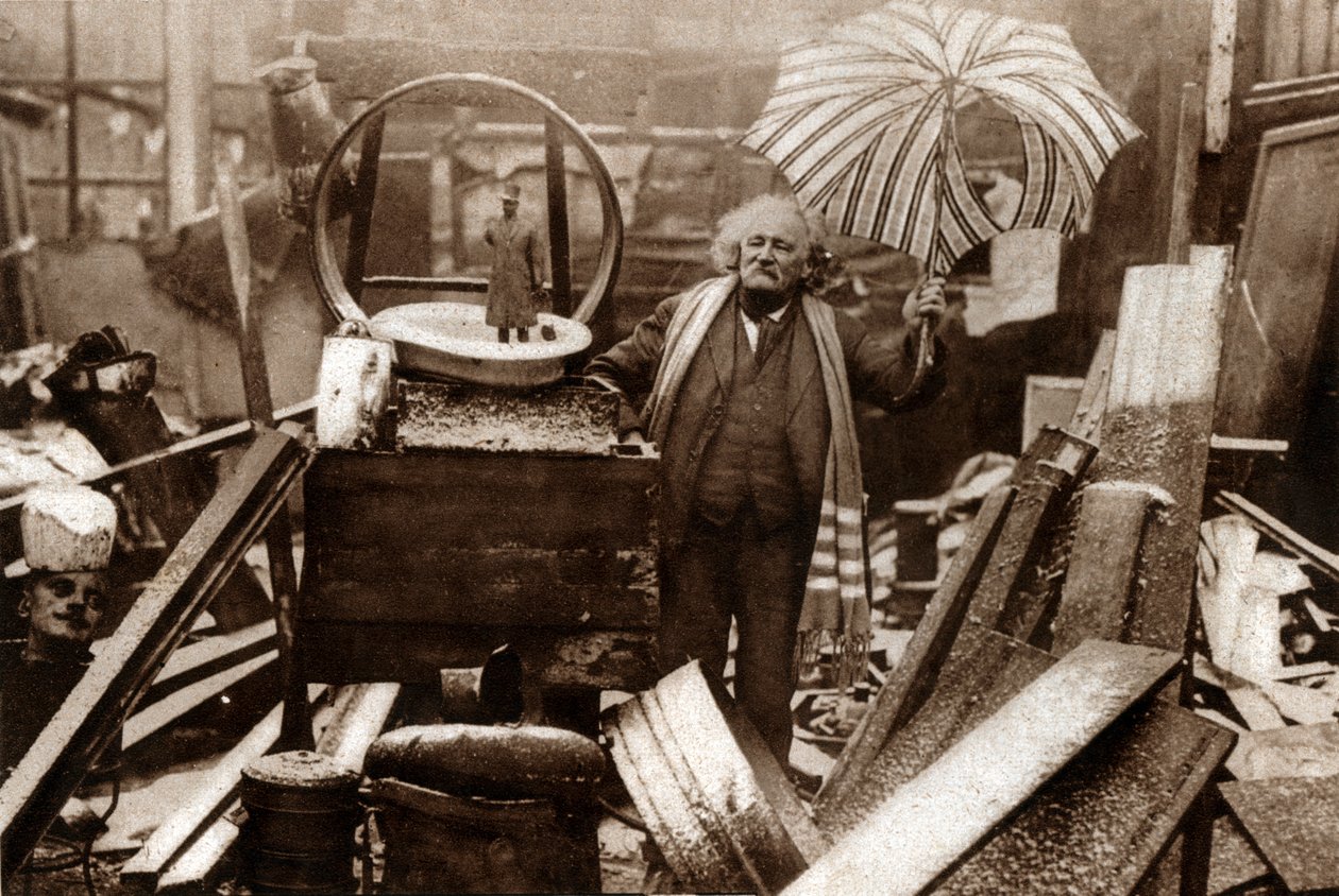 Fremin atya, filozófus és egy bolha brocante tulajdonosa Montmartre-ban. 1929 (nyomtatott) alkotó: . .