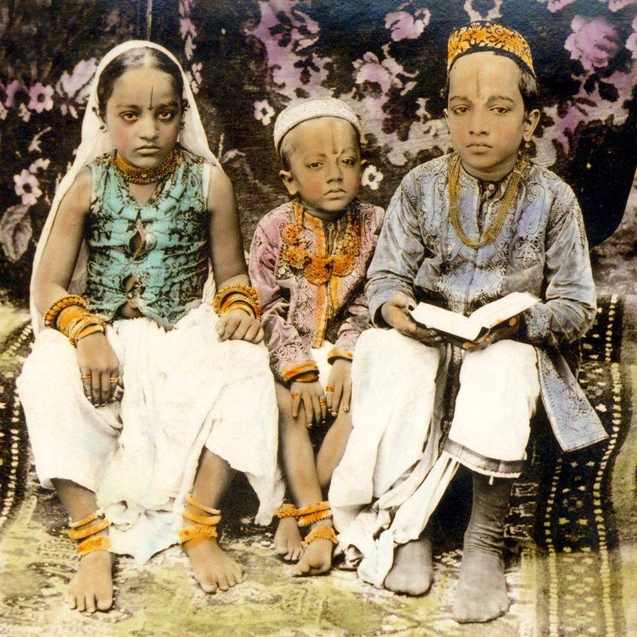 Egy magas kaszt hindu gyermekei, Bombay, India, 1922 (fotó) alkotó: Frederick (attr. to) Barnard