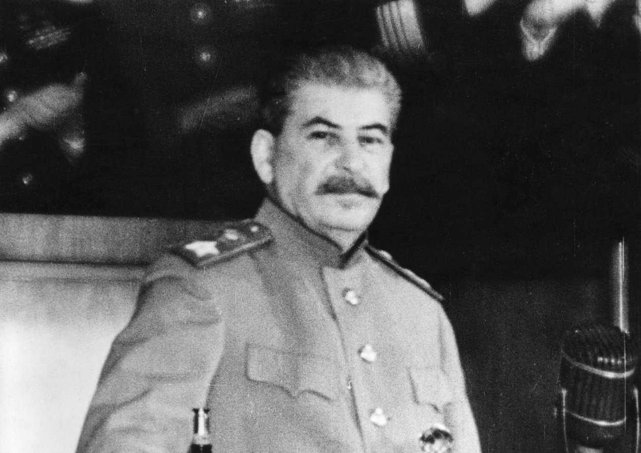 Joszif Sztálin egy beszédében, amelyben Japánt agresszor nemzetnek minősítette, 1945 elején. alkotó: Frederick (attr. to) Barnard