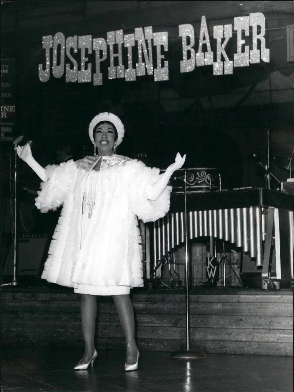 Josephine Baker fellép Zürichben, Svájcban, 1967. március 3-án (fotó) alkotó: . .